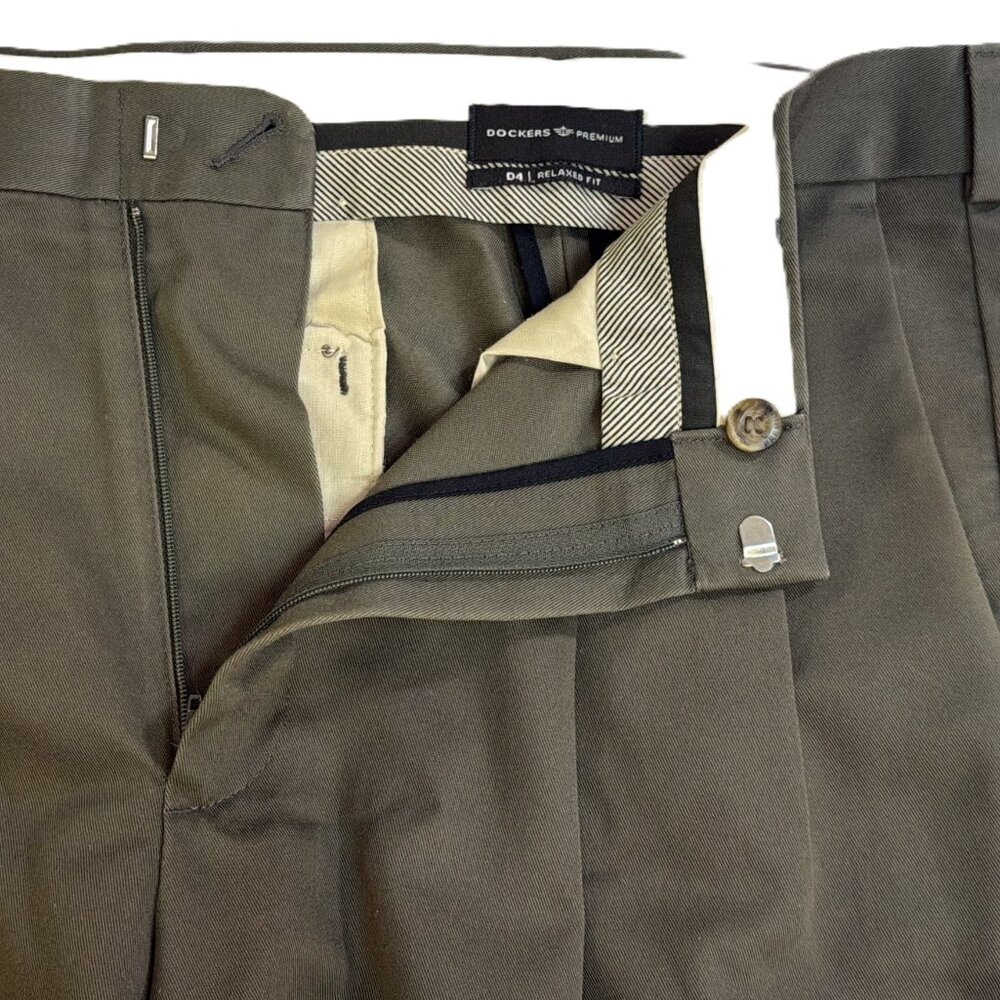 New $95 Dockers Premium Relaxed Fit Pleated Cuffed Brown Dress Pants Sz 32 x 30